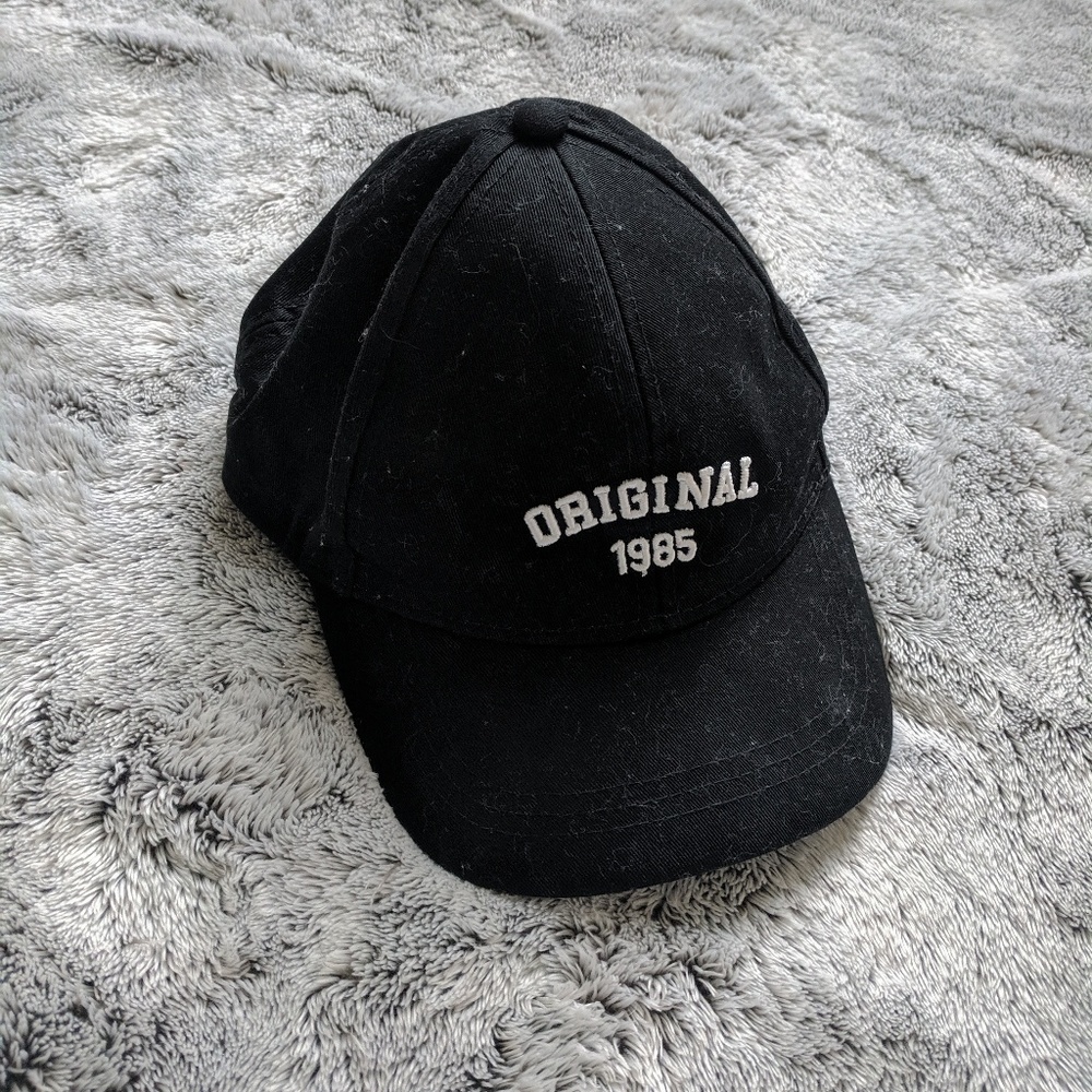 basic black cap